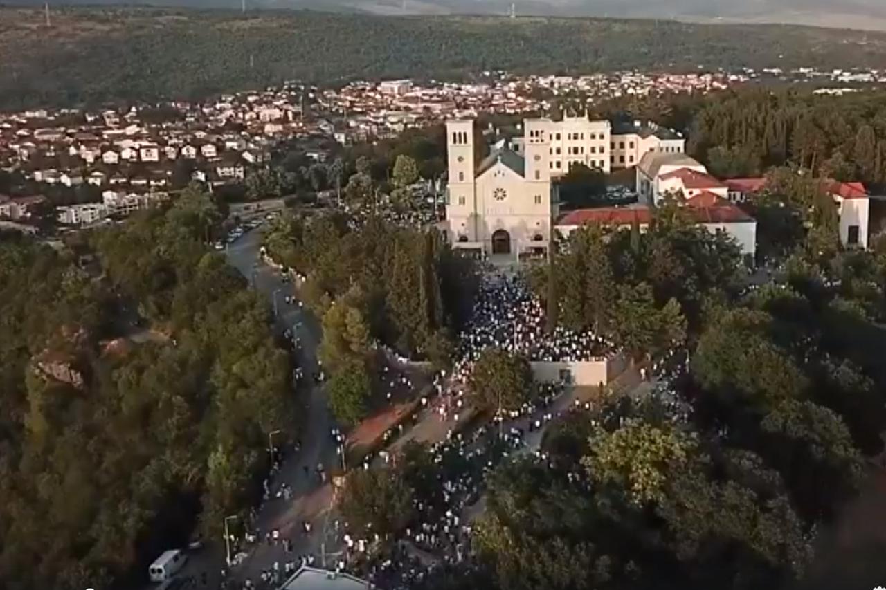 Tisuće vjernika na misi Uočnici Velikoj Gospi vecernji ba