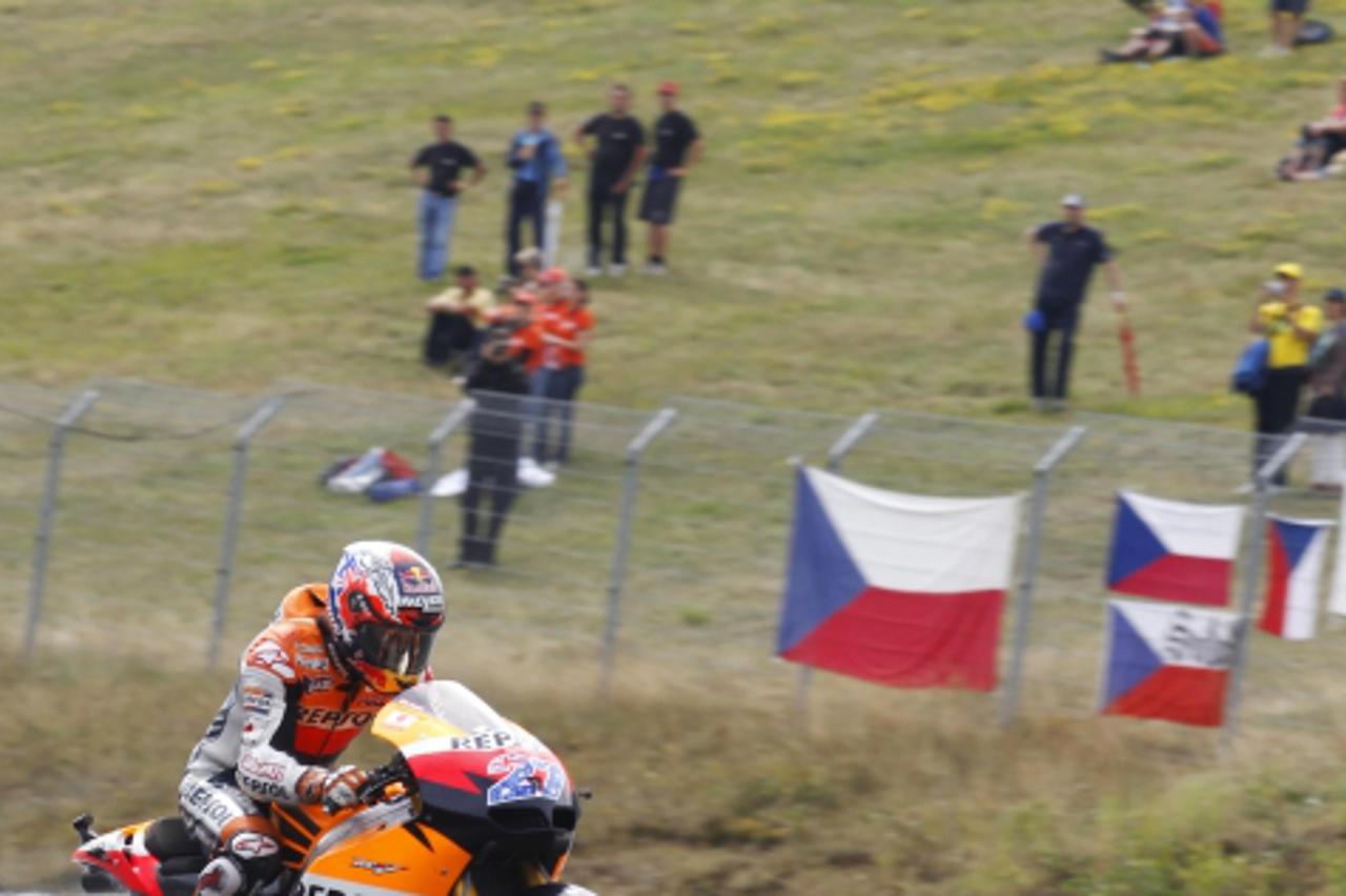 'Honda MotoGP rider Casey Stoner of Australia performs a wheelie at the end of the third free practice session at the Czech Grand Prix in Brno August 13, 2011.   REUTERS/Petr Josek (CZECH REPUBLIC - T