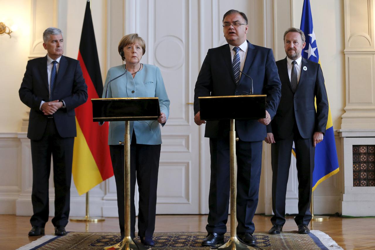 Chairman of the Tripartite Bosnian Presidency Mladen Ivanic (2nd R) speaks during news conference next to German Chancellor Angela Merkel (2nd L) in Sarajevo, Bosnia and Herzegovina, July 9, 2015.  REUTERS/Antonio Bronic