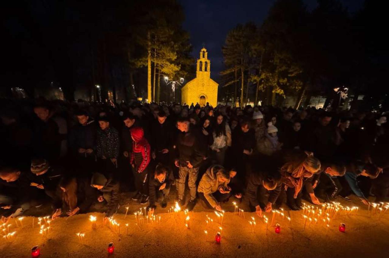 svijeće za žrtve u cetinju