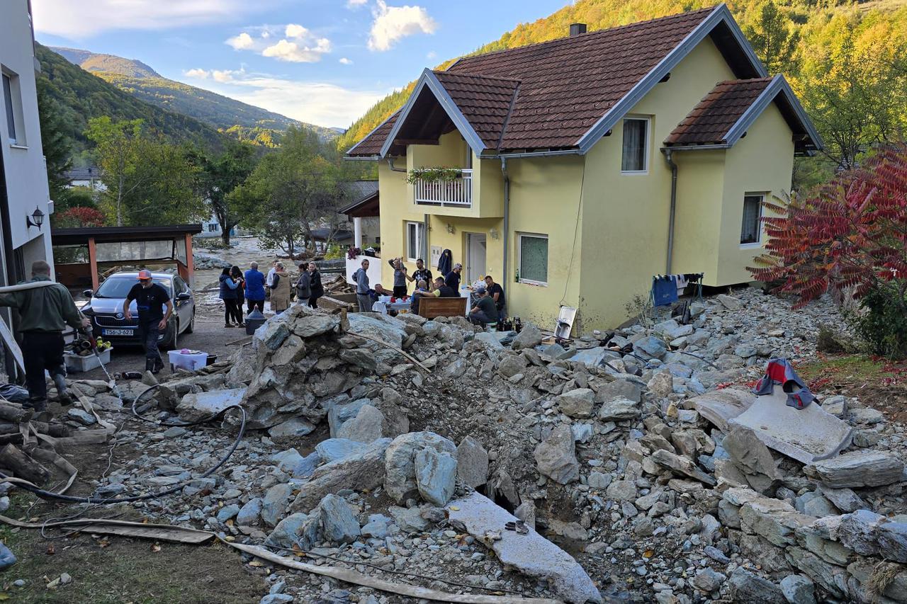 Marinko Čavara, posjet poplavljenim područjima