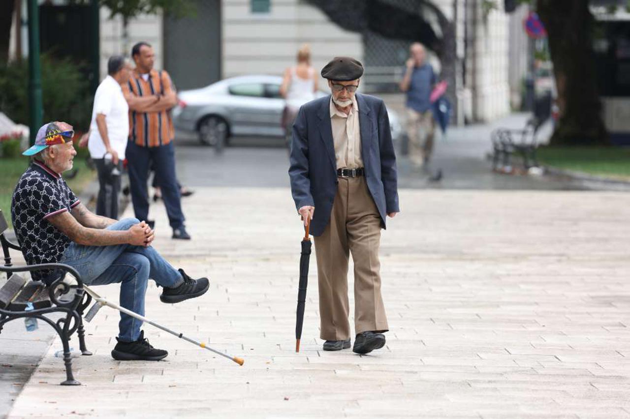 ljudi na ulici bih