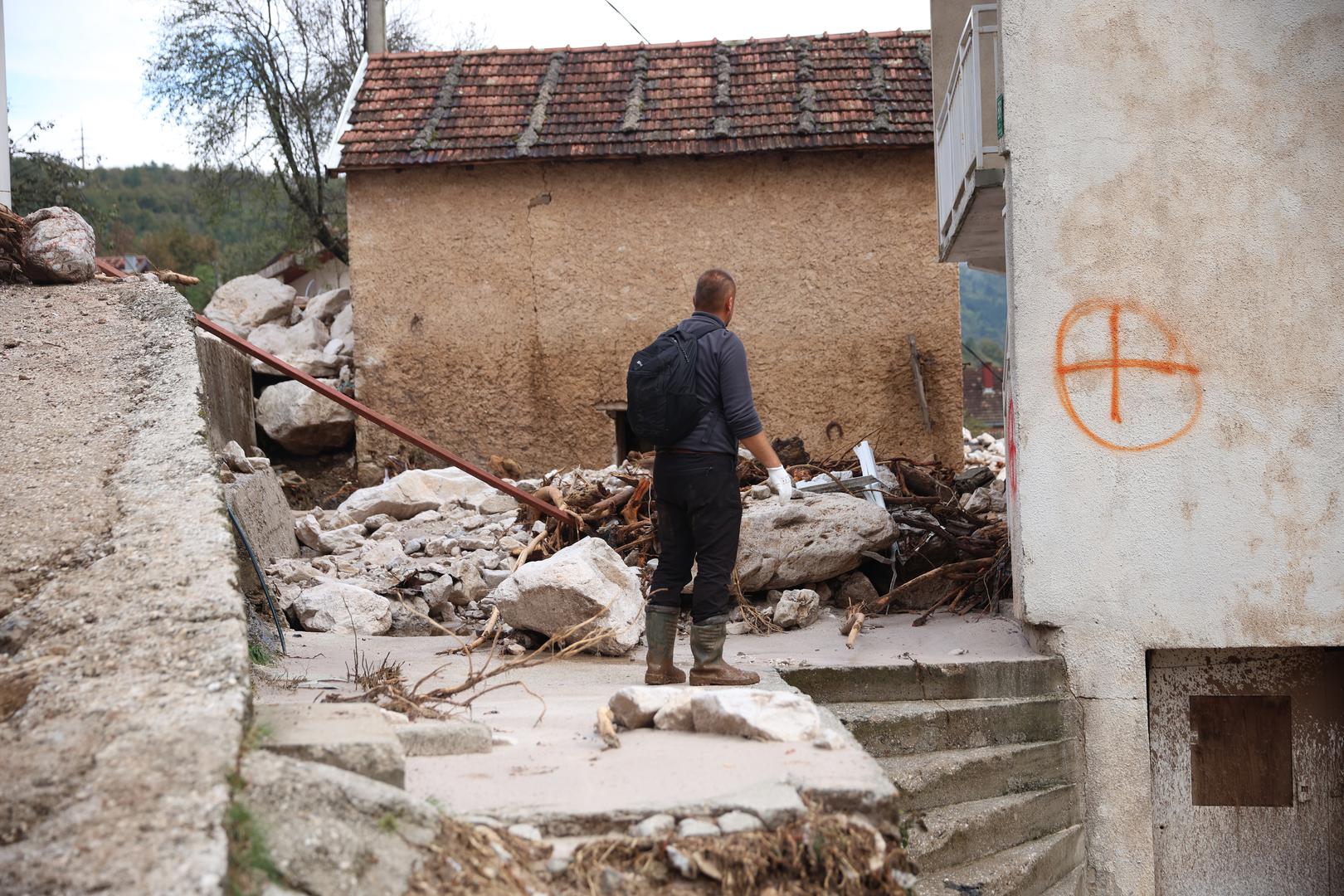 Nestalim se smatra šest osoba u Jablanici, a na području Konjica četvero.
