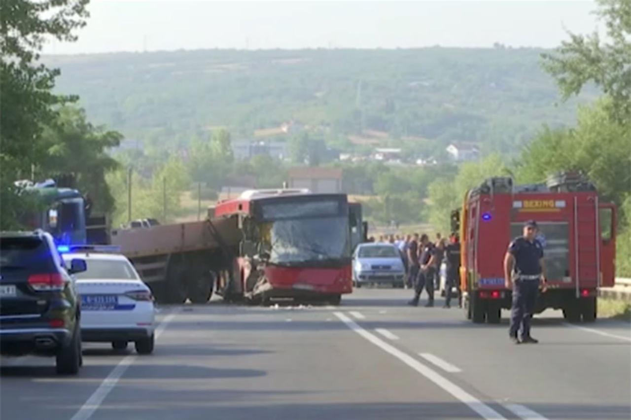 Sudar kamiona i autobusa kod Beograda