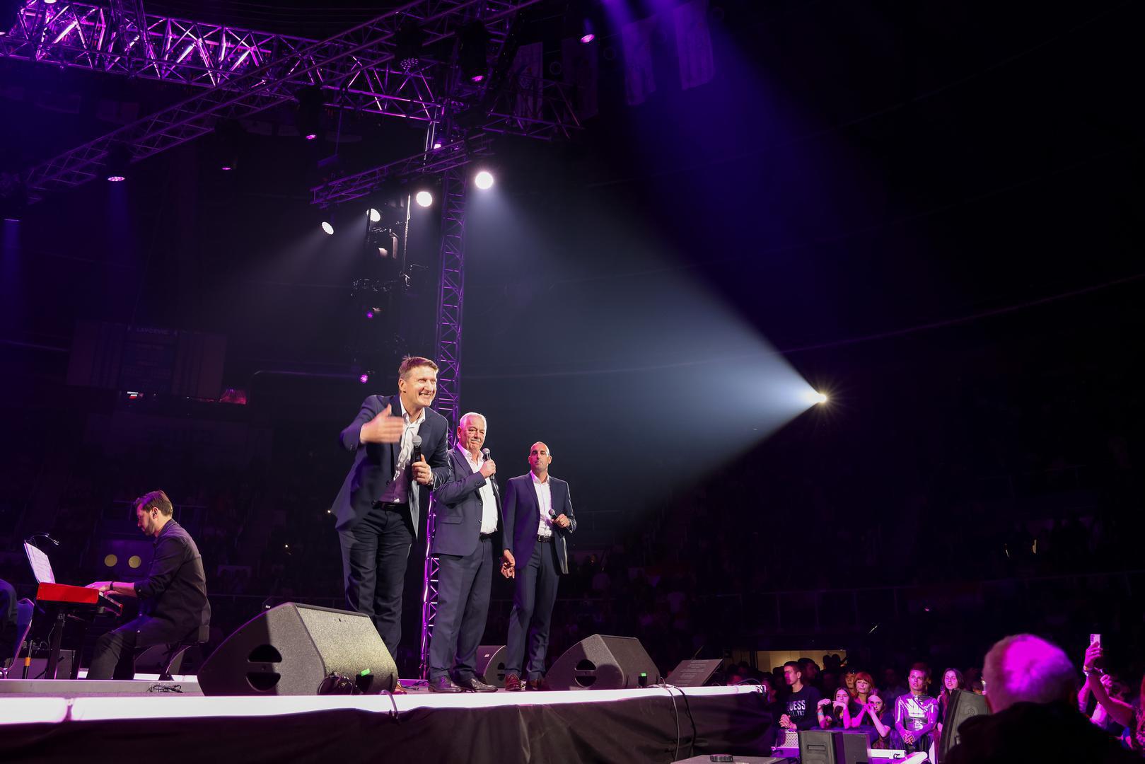 Među najistaknutijim izvođačima nastupili su Mate Bulić, Miroslav Škoro, Tomislav Bralić i klapa Intrade, Meri Cetinić, Klapa "Sv. Juraj" HRM-a te Dražen Zečić.