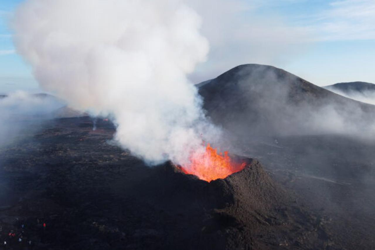 U Strahu Od Vulkanske Erupcije, Evakuiran Grad Na Islandu - Www.vecernji.ba