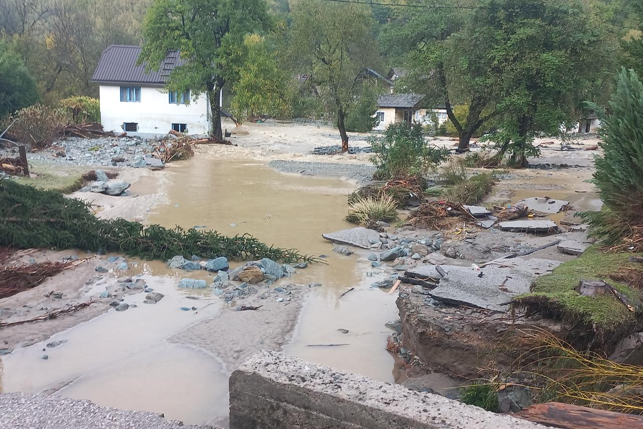 Fojnica poplave, odroni