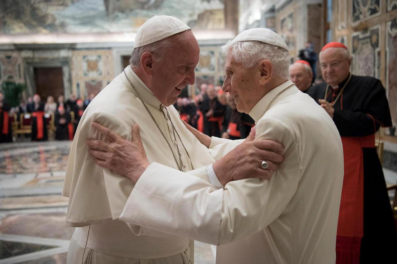 Papa Franjo i Papa Benedikt