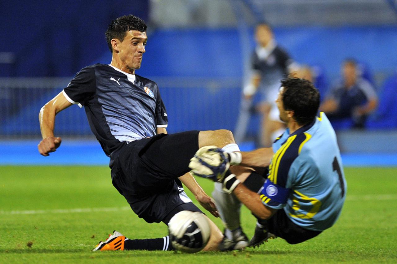 '03.08.2011., stadion u Maksimiru, Zagreb - Druga utakmica 3. pretkola Lige prvaka, GNK Dinamo - HJK Helsinki. Ivan Krstanovic i golman Ville Wallen.  Photo: Goran Stanzl/PIXSELL'