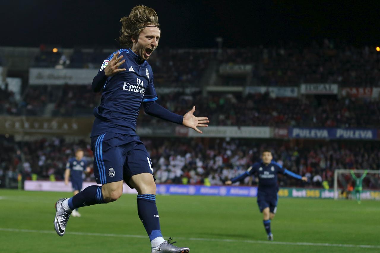 Football Soccer - Granada v Real Madrid- Spanish Liga BBVA - Nuevo Los Carmenes stadium, Granada - 7/2/16 Real Madrid's Luka Modric celebrates after scoring against Granada. REUTERS/Marcelo del Pozo  Picture Supplied by Action Images